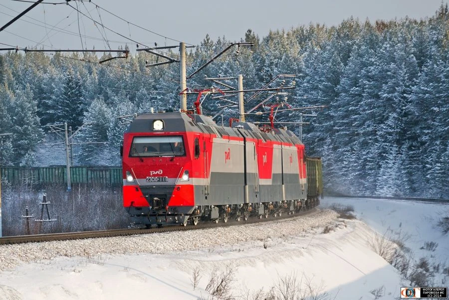Dual-section Freight Electric Locomotive 2ES10
