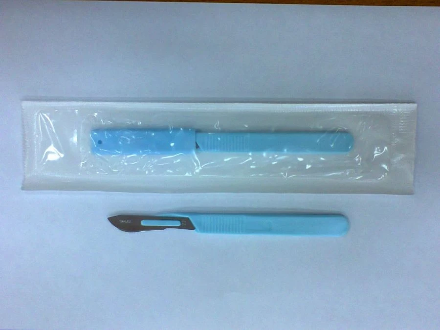 Disposable Surgical Scalpel with Plastic Handle Type 2, Blade No. 22