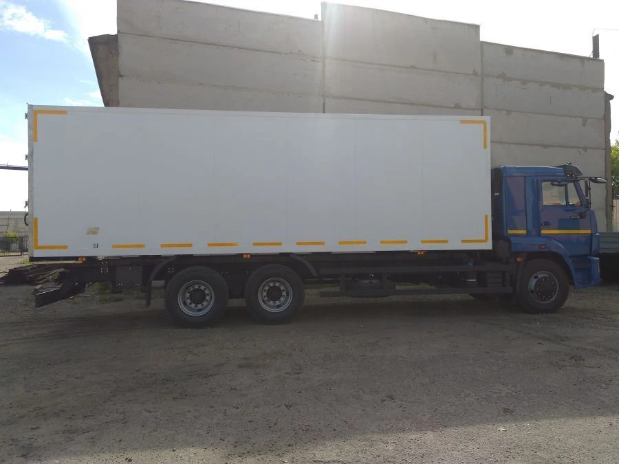 شاحنة نقل عامة بمحرك ديزل 67068 على قاعدة شاسيه كاما