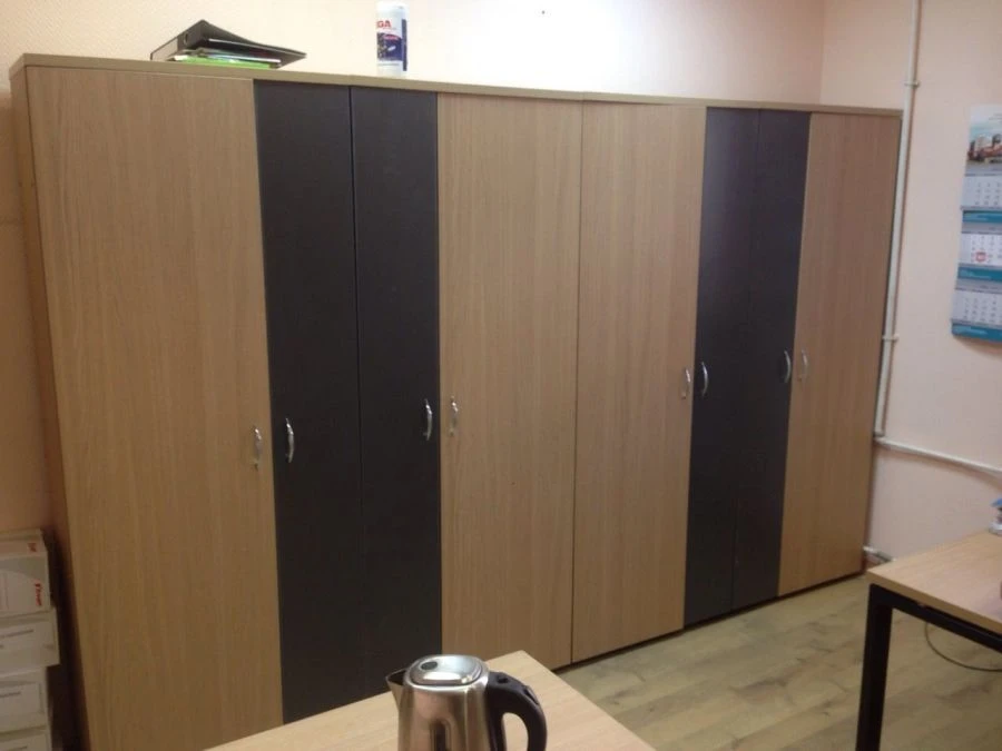 خزائن خشبية لتخزين الملابس