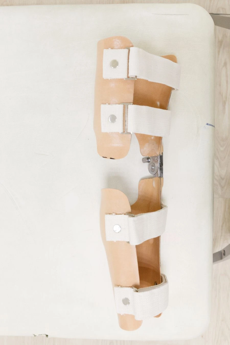 جهاز تصحيح وثبات مفصل الركبة AN4-02