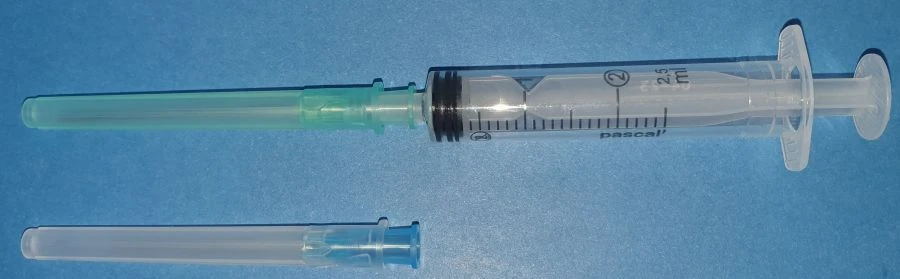 Sterile Single-Use Three-Component Injection Syringe 2ml with Two Needles
