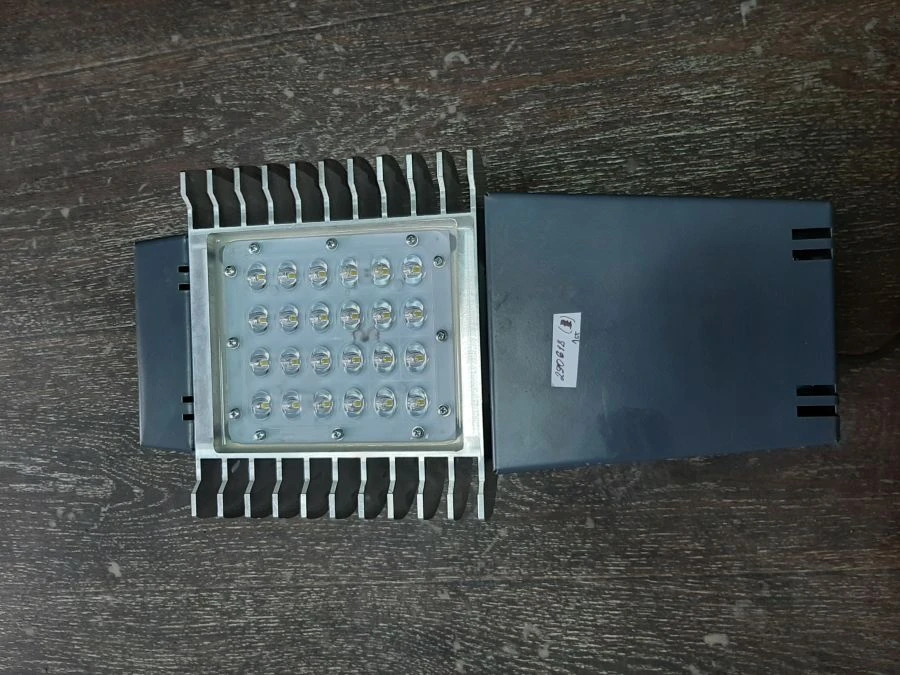 مصباح إضاءة الطرق دكيو-01-60-001-يو1 «فوتون»