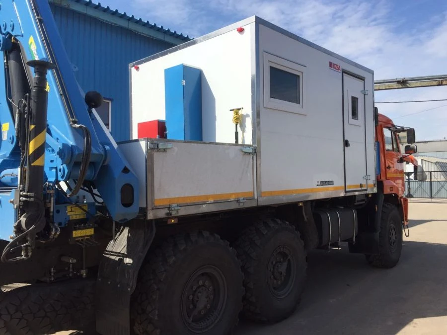 شاحنة متعددة الوظائف مع رافعة هيدروليكية MKMA على قاعدة كاما 43118