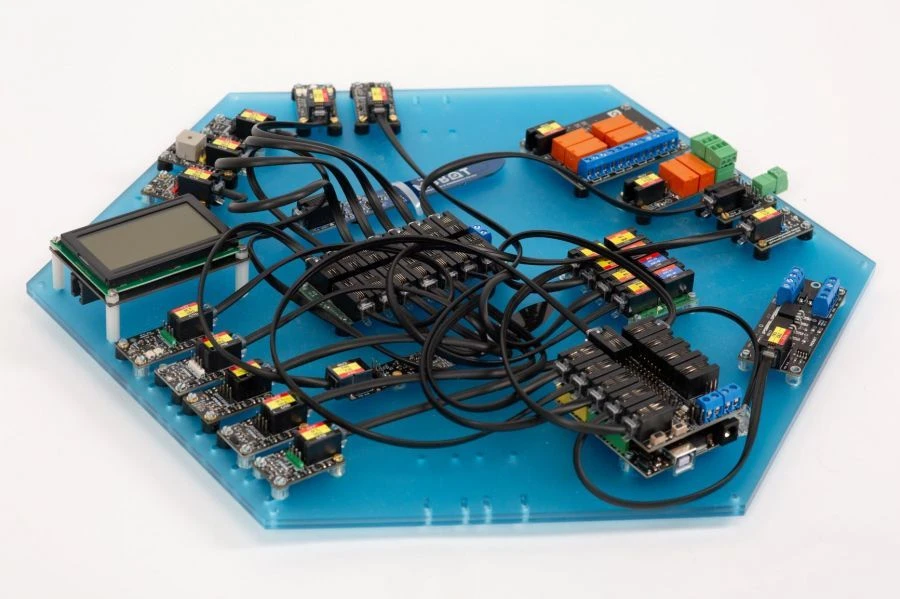 مجموعة تعليمية لتكنولوجيا إنترنت الأشياء - كوانت يوتيك M1