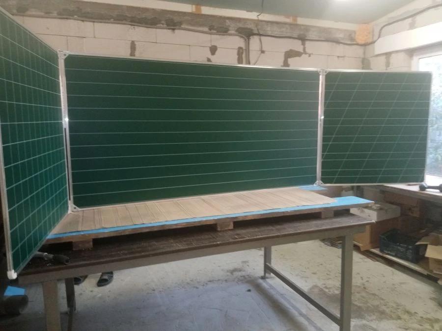 سبورة مغناطيسية مع أقسام دوارة