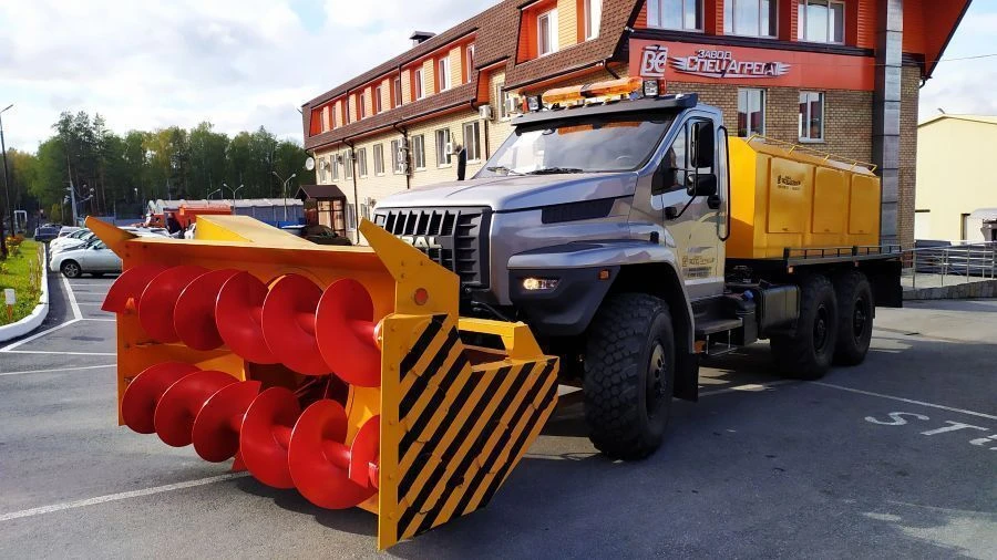 آلة إزالة الثلوج الدوارة شنيكرون سش آر-1 موديل 7963 وN