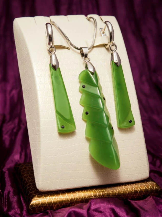 Jade Jewelry Set No. 24