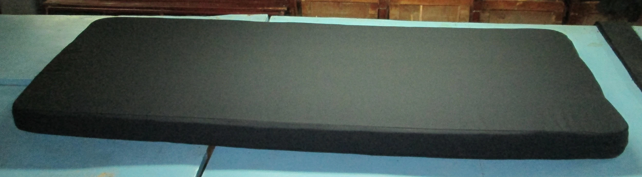 مرتبة غير زنبركية نوع أ سوداء 1860x700x85مم