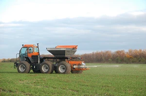 Self-Propelled Sprayer-Distributor TUMAN-2M with Interchangeable Equipment